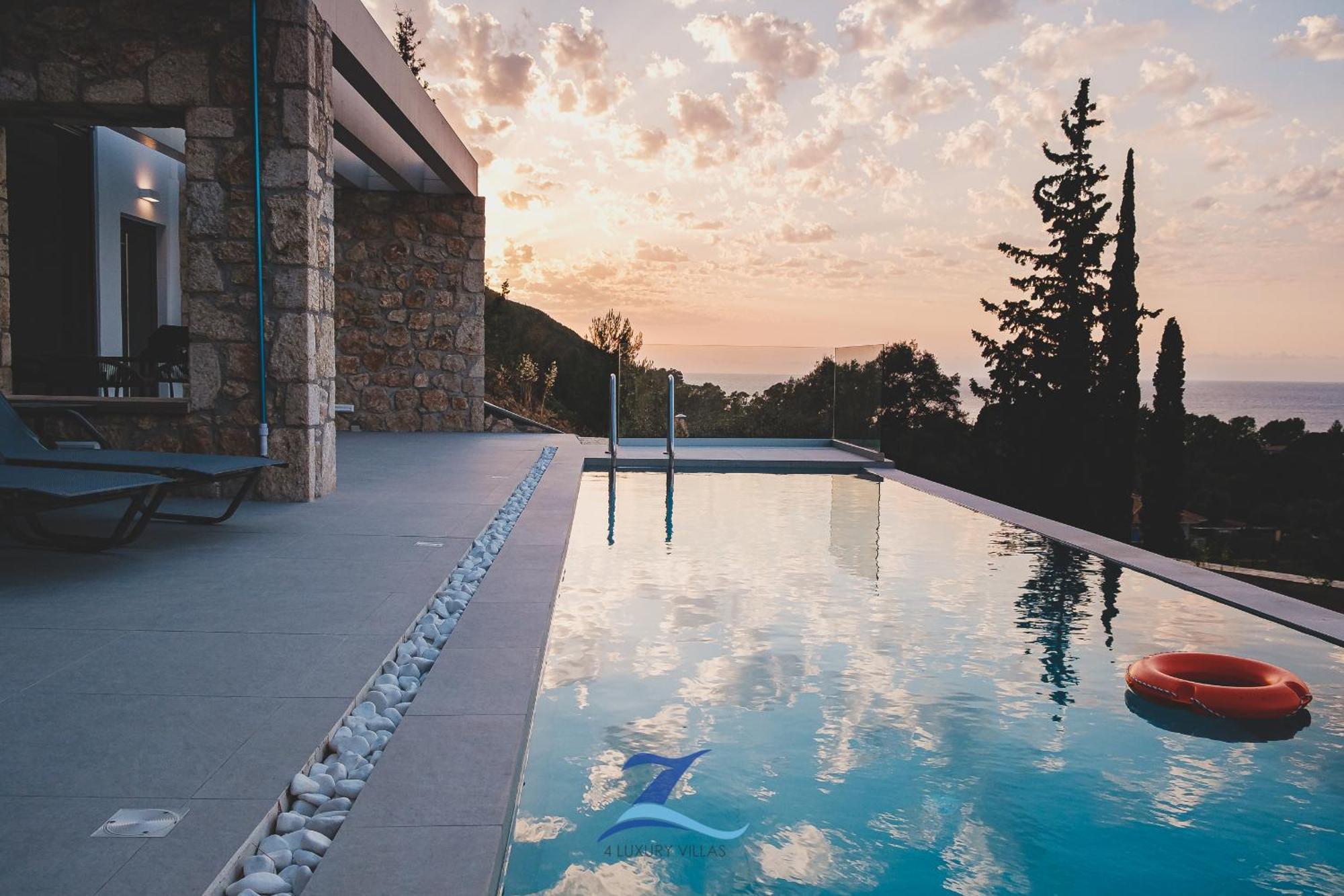 Z 4 Luxury Villas 圣爱奥尼斯米科 外观 照片